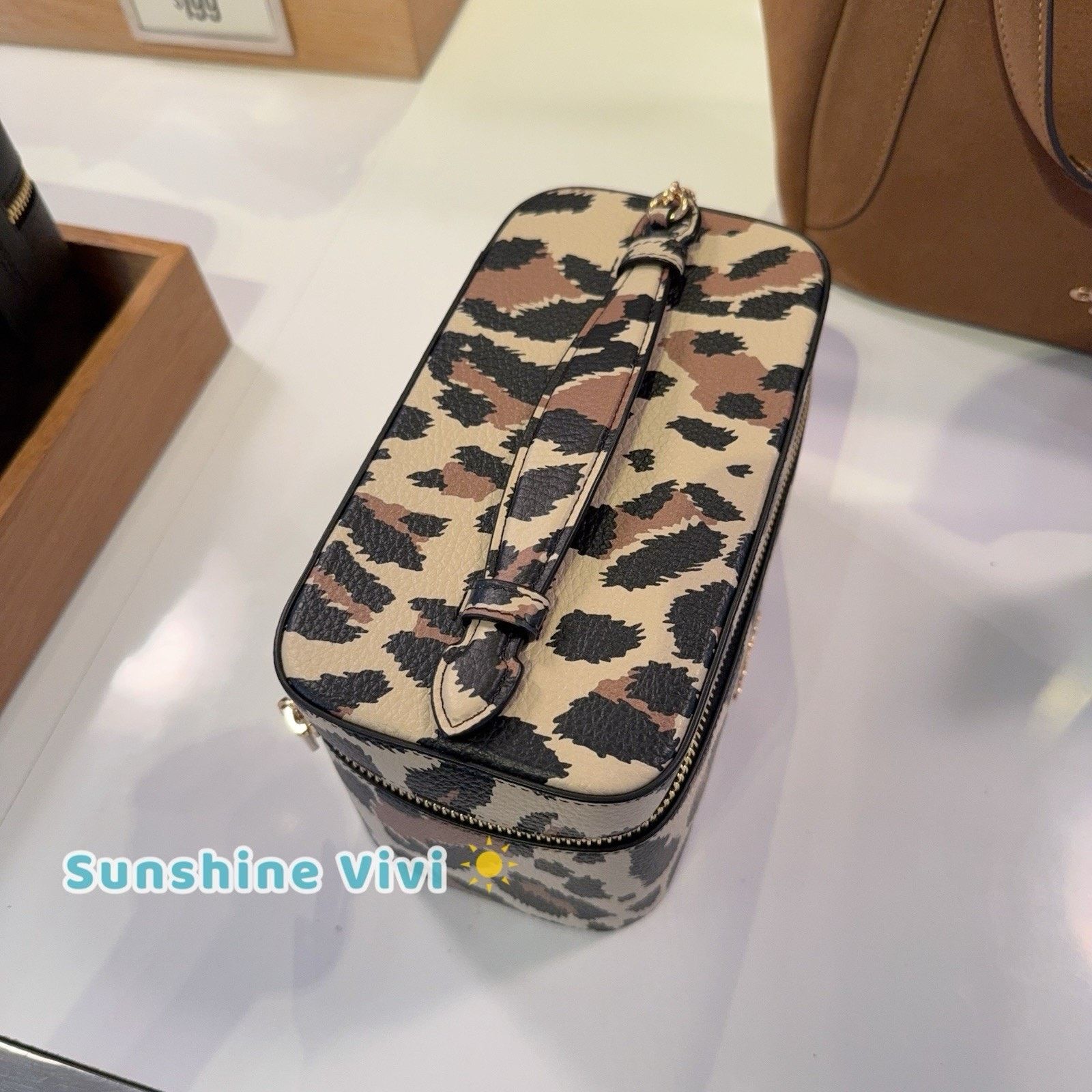 Coach NWT COACH Cosmetic Case Leopard Print CCF43 Gold/Leopard Size ONE SIZE - 2 Thumbnail