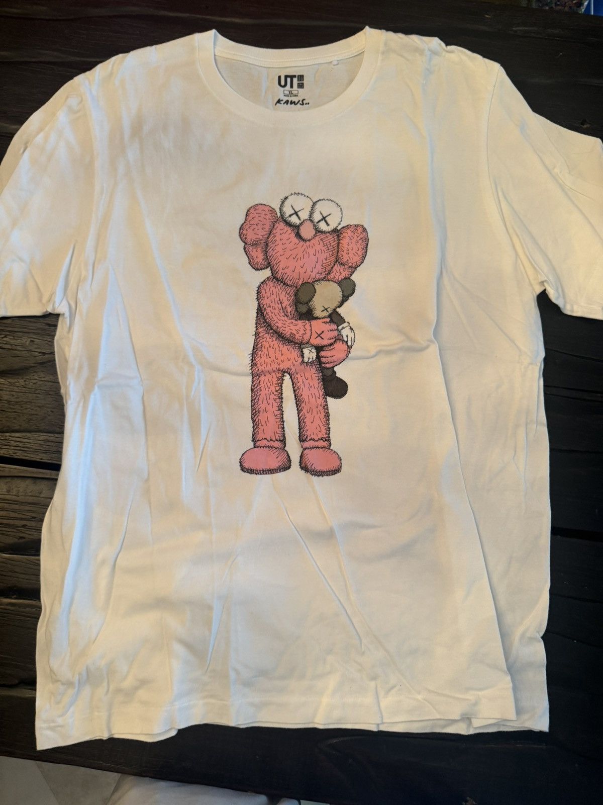 Kaws × Uniqlo Kaws x Uniqlo Tee Size US XL / EU 56 / 4 - 1 Thumbnail