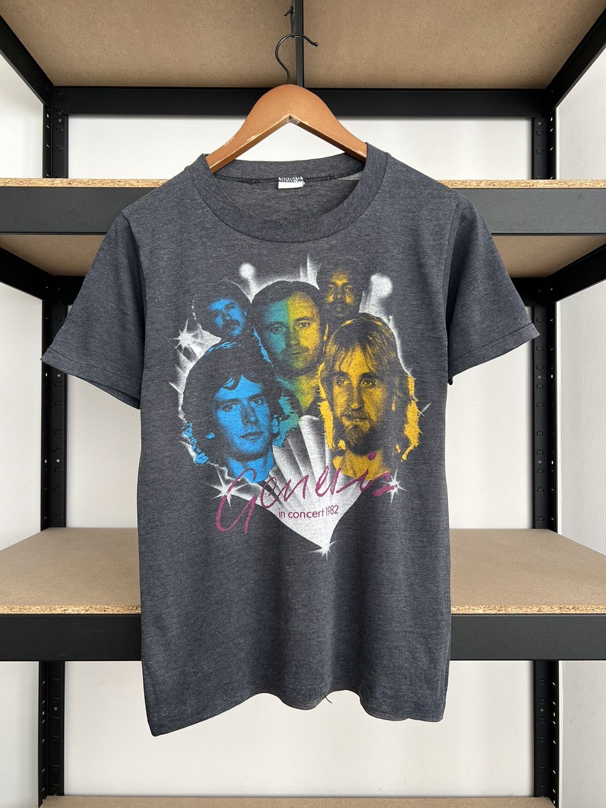 Band Tees Vintage 1982 Genesis in Concert Phil Collins 80s T-shirt Size US S / EU 44-46 / 1 - 1 Thumbnail