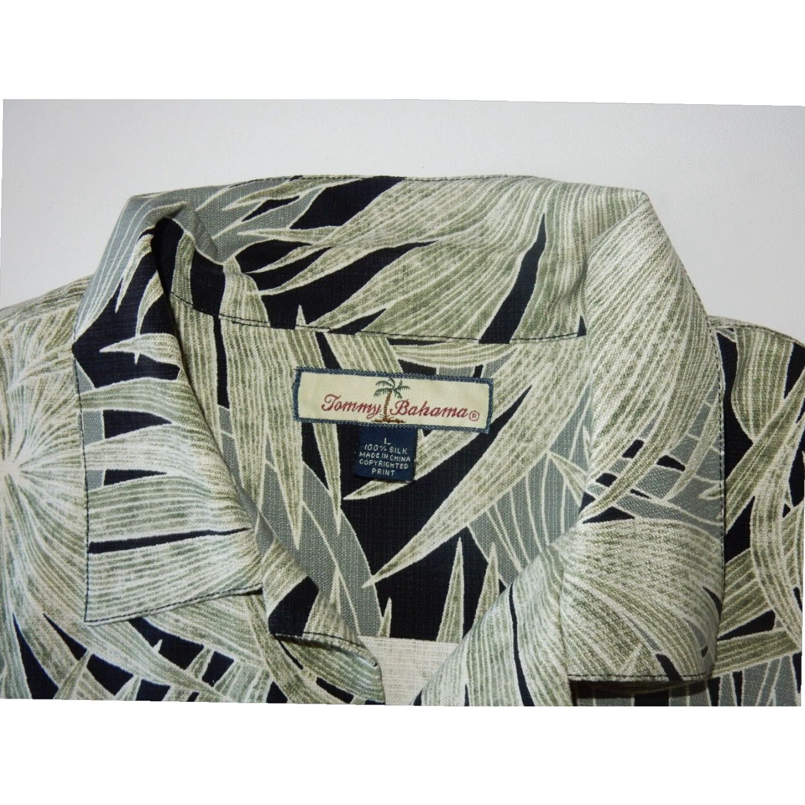 Tommy Bahama Tommy Bahama Mens Short Sleeve Silk Hawaiian Shirt Floral Black Large Size US L / EU 52-54 / 3 - 3 Thumbnail