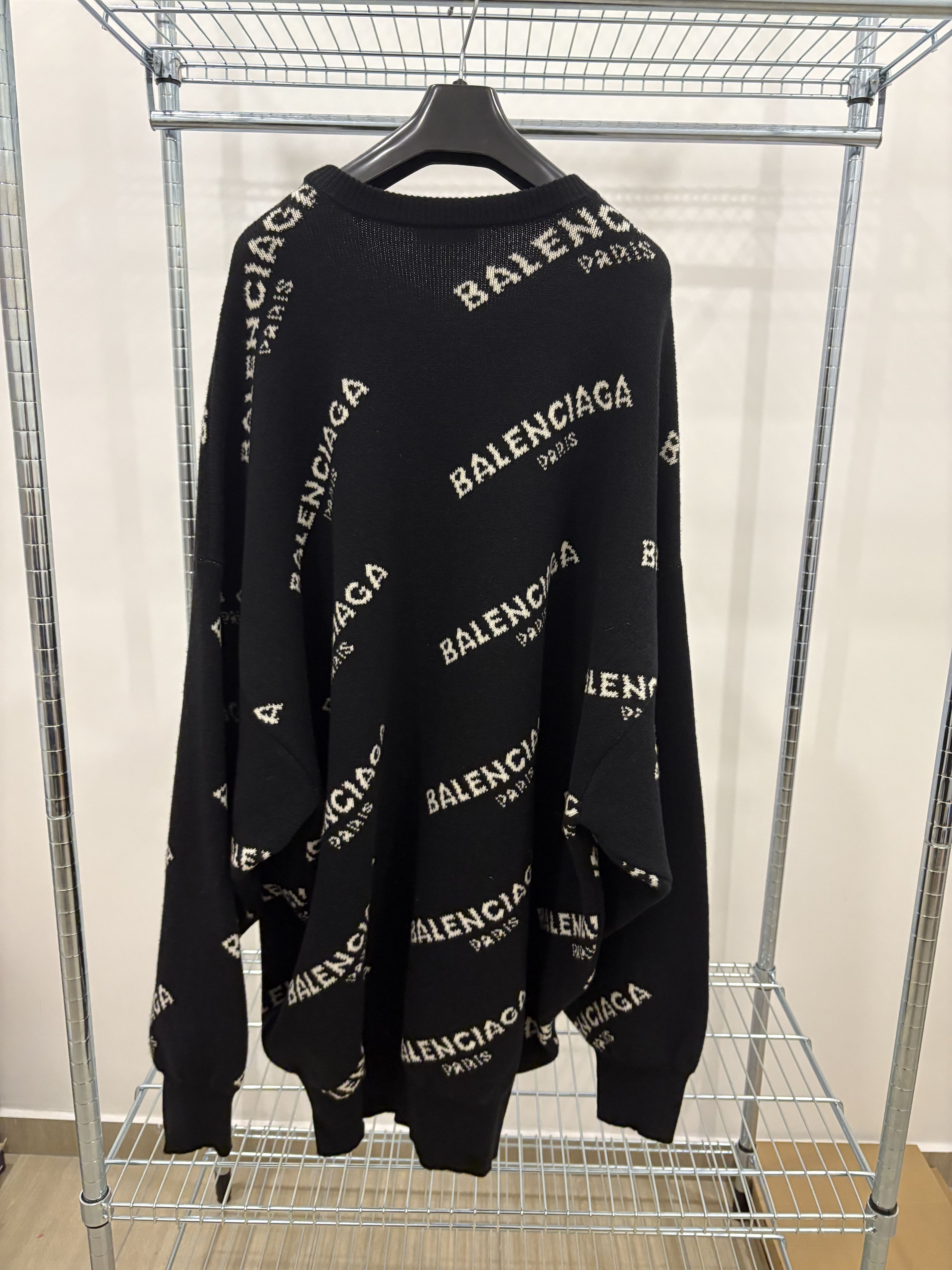 Balenciaga Balenciaga All-Over Logo Knit Sweater Size US XL / EU 56 / 4 - 6 Thumbnail