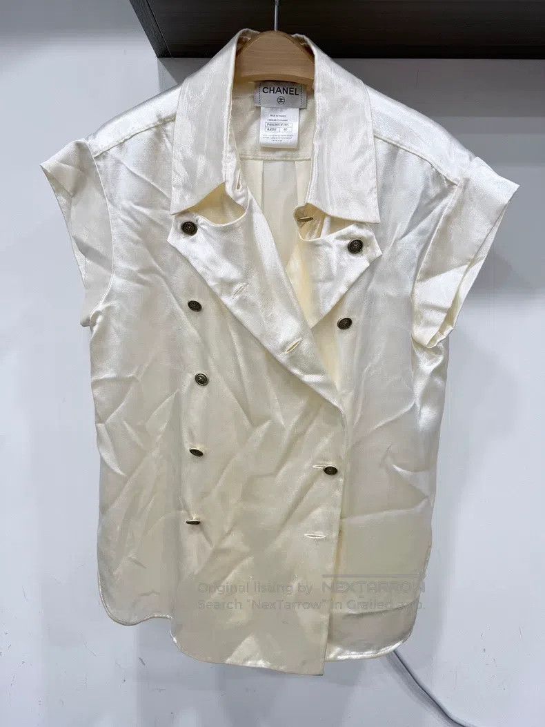 Chanel Chanel Double-row milk-white glosy shirt sleeveless Size S / US 4 / IT 40 - 1 Thumbnail