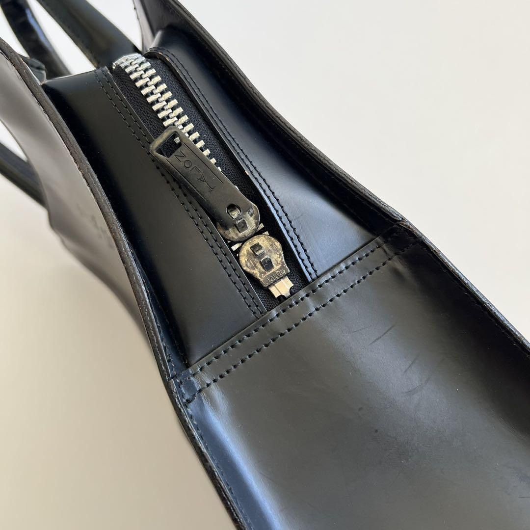 Y's YOHJI YAMAMOTO CUIR LEATHER HAND BAG is available for purchase
