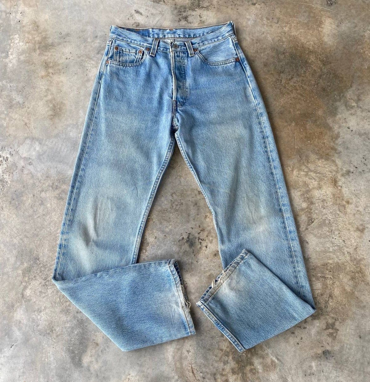 Levi's Vintage Clothing VINTAGE 90S LEVIS 501 WOMEN BLUE STONEWASH GRUNGE DENIM Size 28" / US 6 / IT 42 - 3 Thumbnail