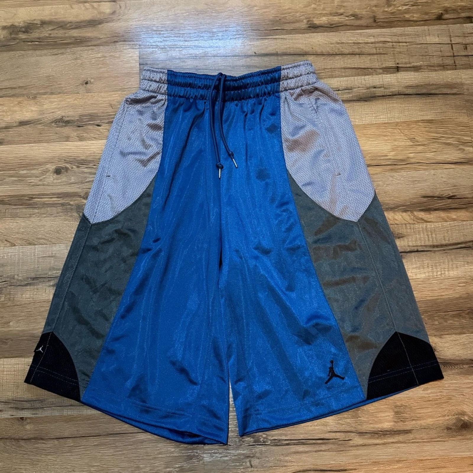 Jordan Brand Y2K Jordan Shorts Size US 28 / EU 44 - 1 Thumbnail