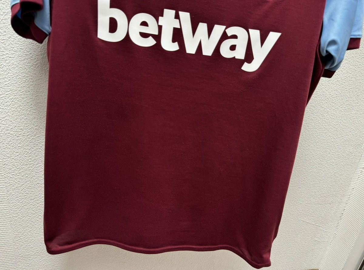 Umbro WestHamUnited West Ham United Umbro soccer jersey Xl Size US XL / EU 56 / 4 - 7 Thumbnail