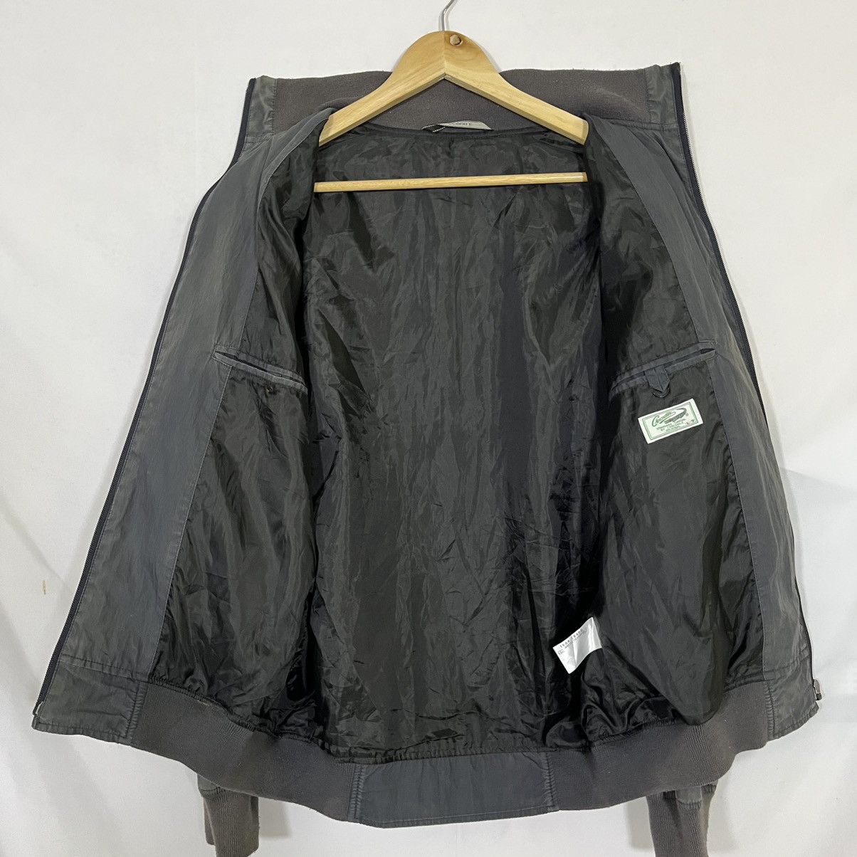 Vintage VINTAGE CROCODILE SUNFADED BOMBER JACKET Size US L / EU 52-54 / 3 - 4 Thumbnail