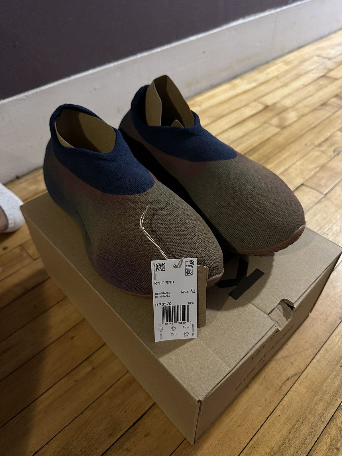 Adidas Yeezy Knit Runner Size US 9 / EU 42 - 6 Thumbnail