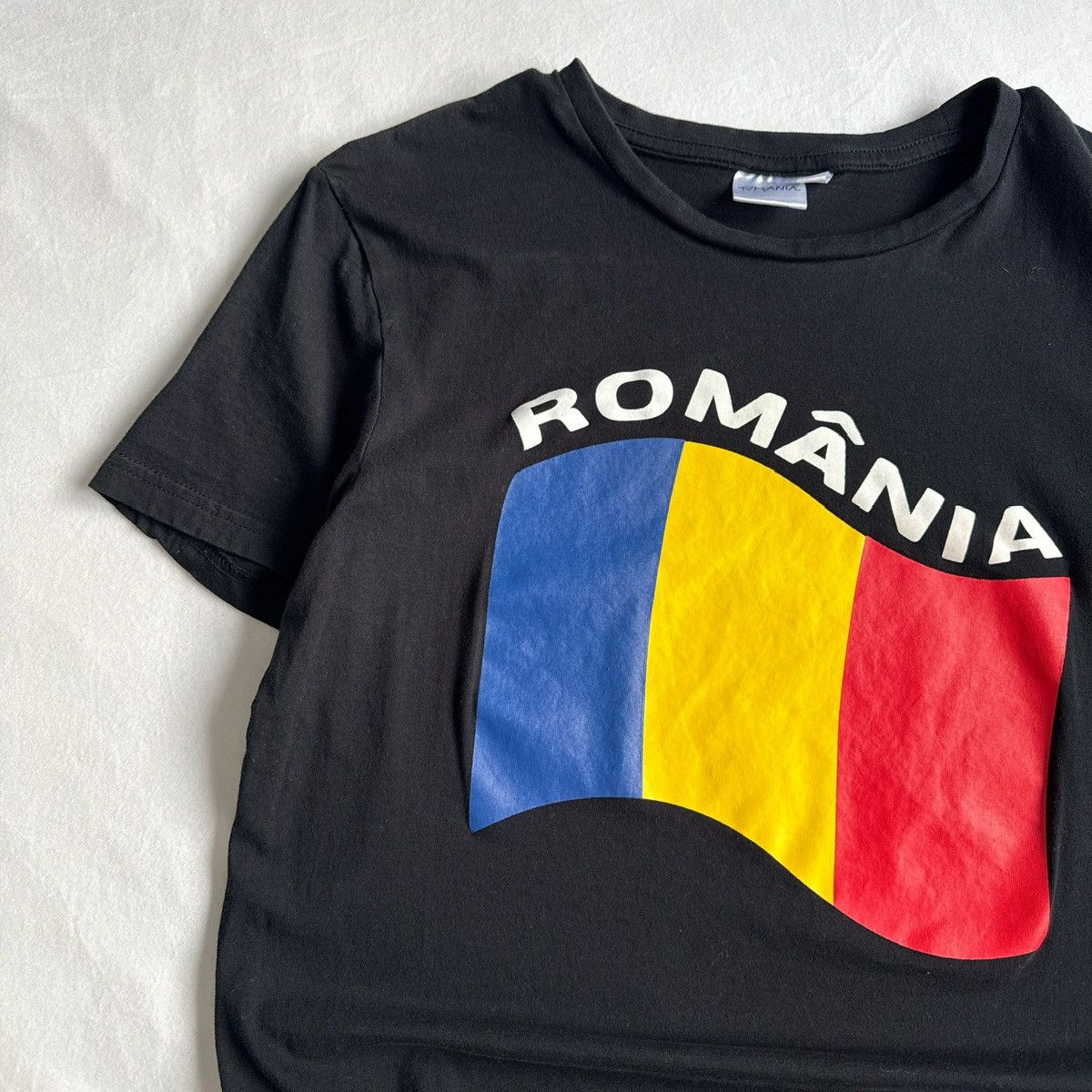 Vintage Vintage Y2K Romania Baby Tee T-Shirt Black Women’s Small S Size S / US 4 / IT 40 - 3 Thumbnail
