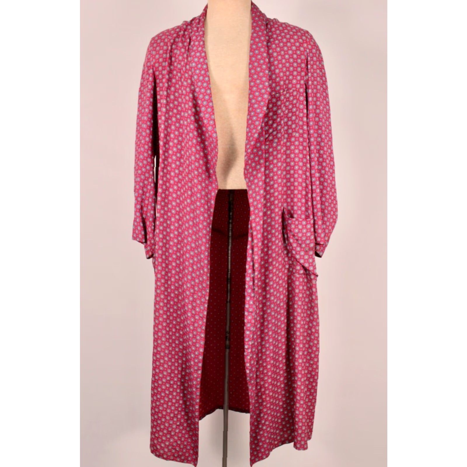 Vintage VTG 50s Robe / Smoking Jacket Shirt Mens M Red Rayon Patterned Vintage Relaxed Fit Sz M 1950s Size US M / EU 48-50 / 2 - 4 Thumbnail