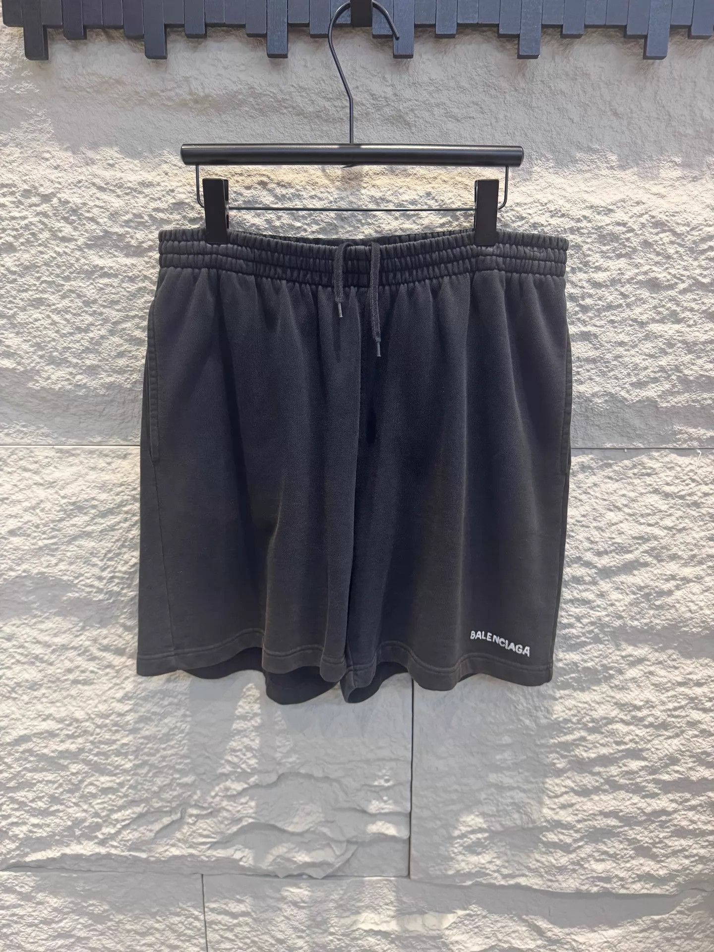 Balenciaga Balenciaga Black Logo Unisex Oversized Shorts S Size 26" / US 2 / IT 38 - 1 Thumbnail