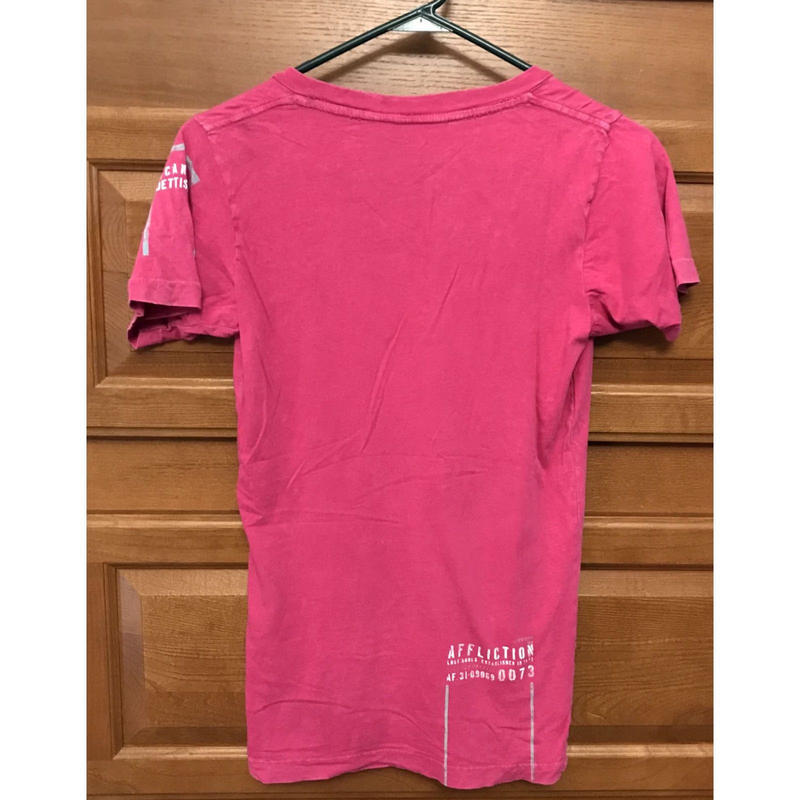 Affliction Affliction Shirt Juniors S SMALL pink V-Neck Graphic Short Sleeve Pullover 100% Cotton Women Ladies Womens Size S / US 4 / IT 40 - 2 Thumbnail