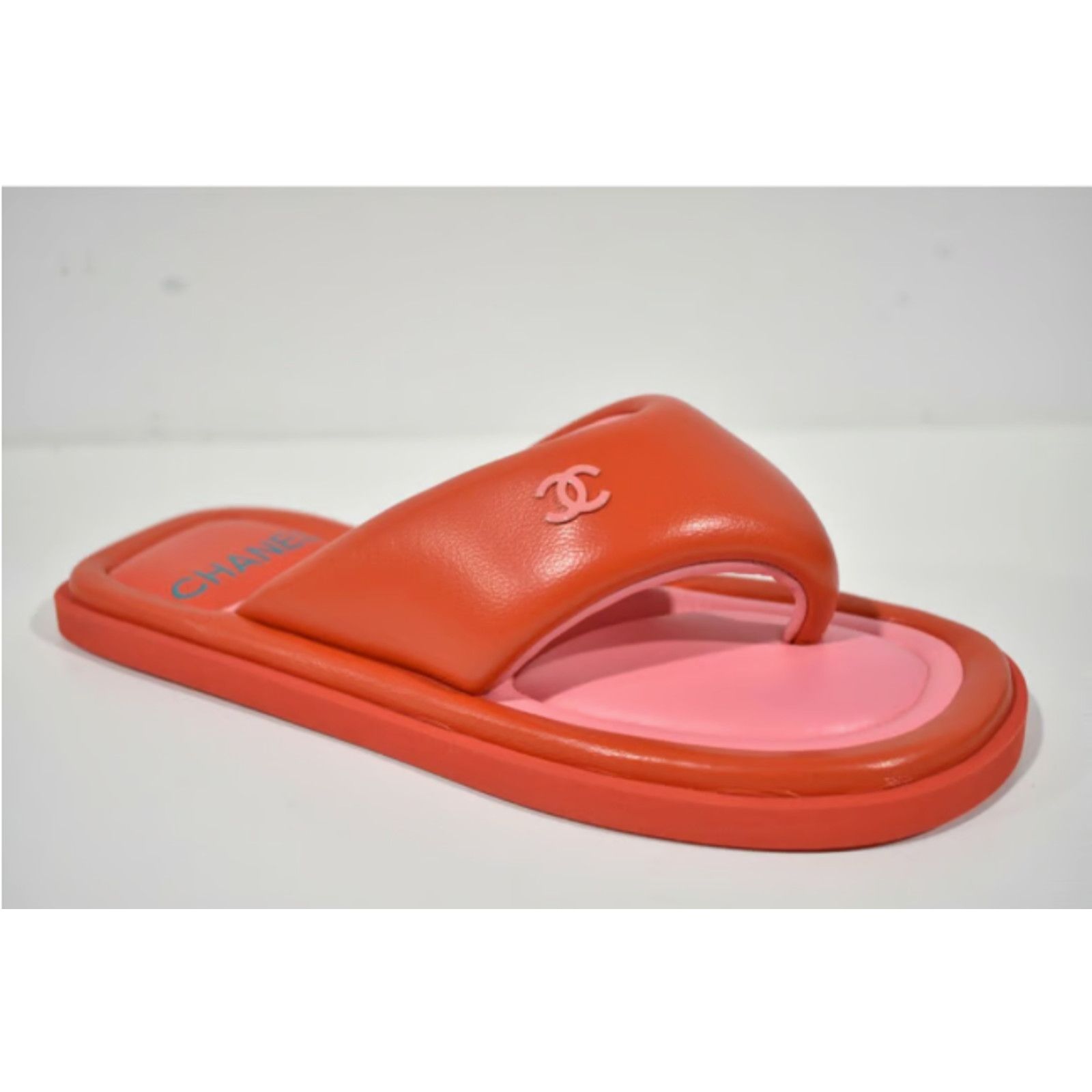 Chanel Chanel 22P Pink Red Lambskin Padded Pool Thong Logo Size US 12 / IT 42 - 2 Thumbnail