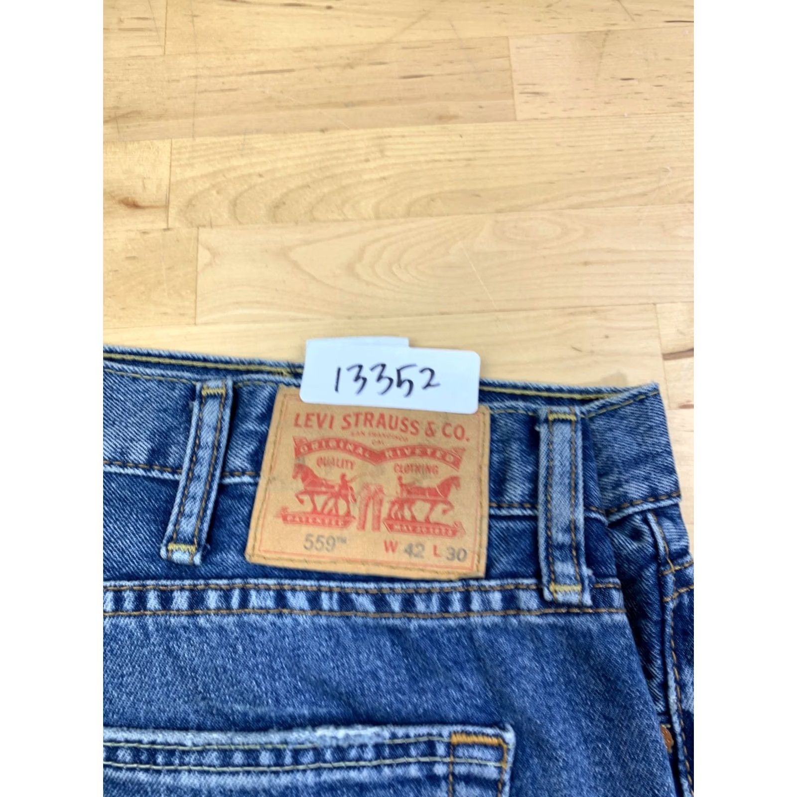 Levi's Levi's 559 Jeans Men 42x30 Blue Denim 5-Pocket Straight Relaxed Regular Waist 42 Inseam 29 Size US 42 / EU 58 - 2 Thumbnail