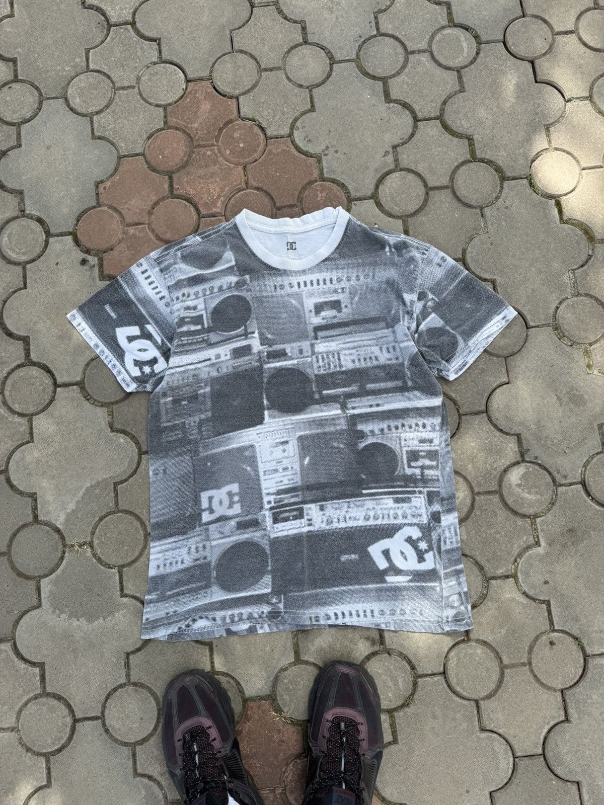 DC Vintage DC Shoes Boombox Over All Print Tee Shirt Size US M / EU 48-50 / 2 - 2 Thumbnail