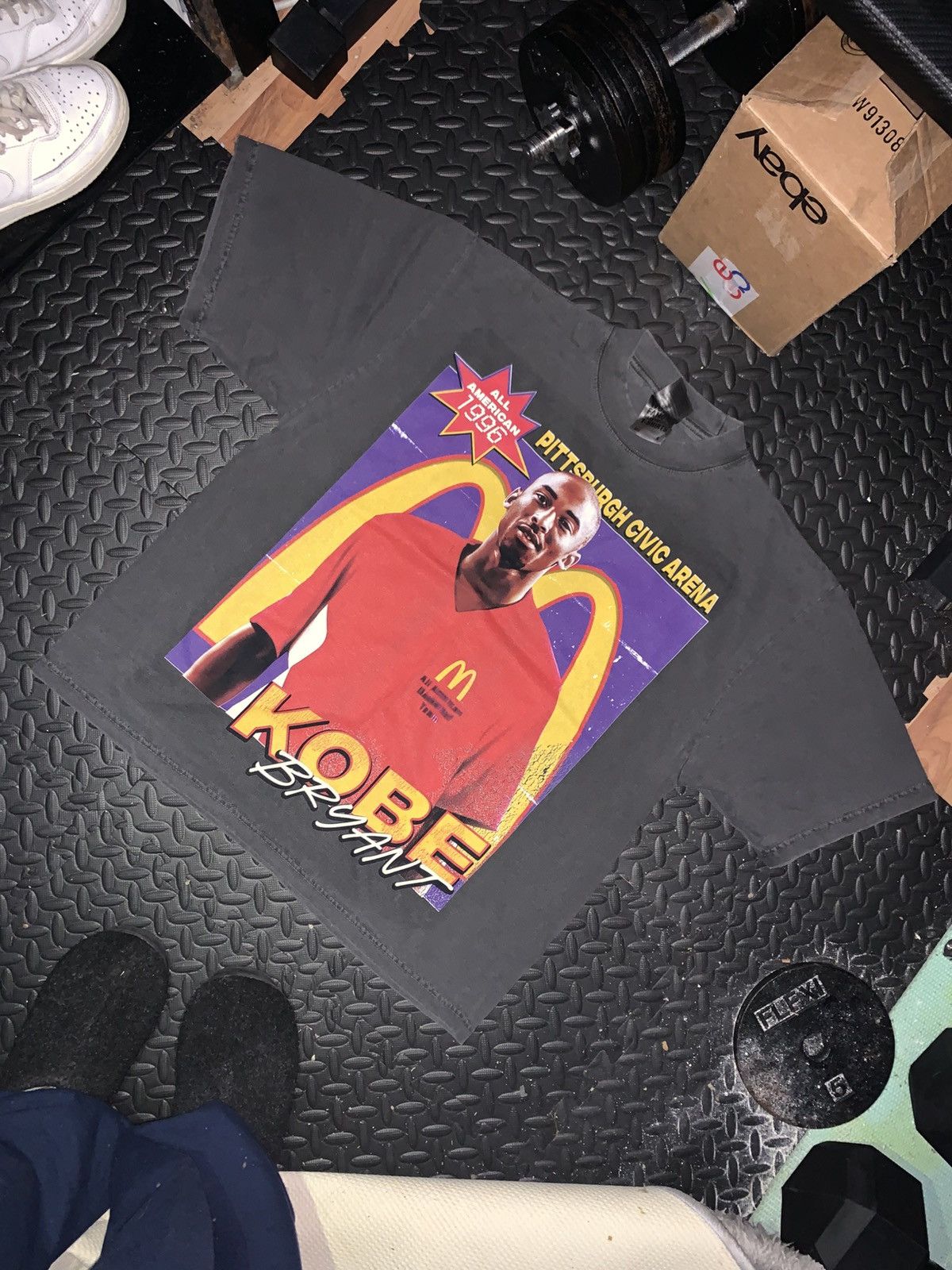 NBA Kobe Bryant NBA Rap Tee Size US XL / EU 56 / 4 - 1 Thumbnail