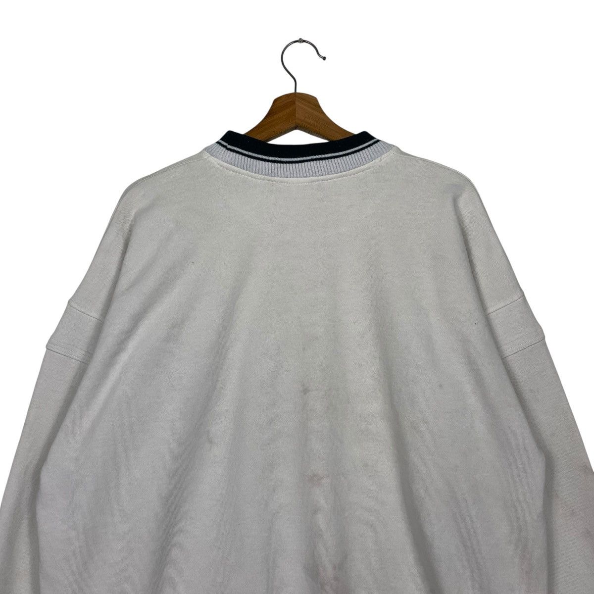Nike Vintage Nike Swoosh Small Logo Sweater Size US L / EU 52-54 / 3 - 8 Thumbnail