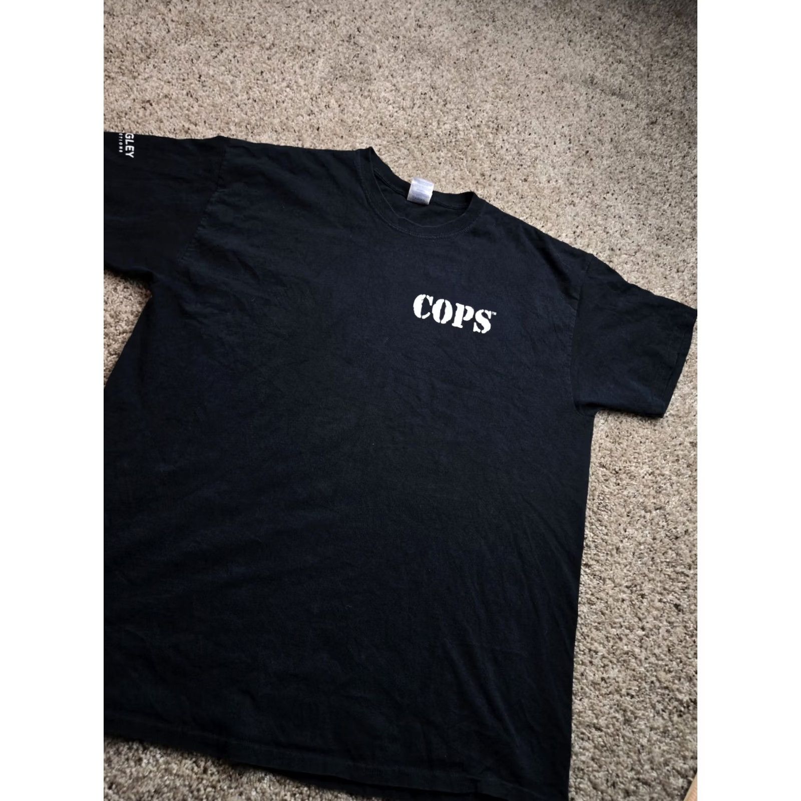 Gildan VINTAGE Gildan Cops Show T Shirt XL Mens Black Short Sleeve Graphic Crewneck 90s Soldiers 2010s? Size US XL / EU 56 / 4 - 3 Thumbnail
