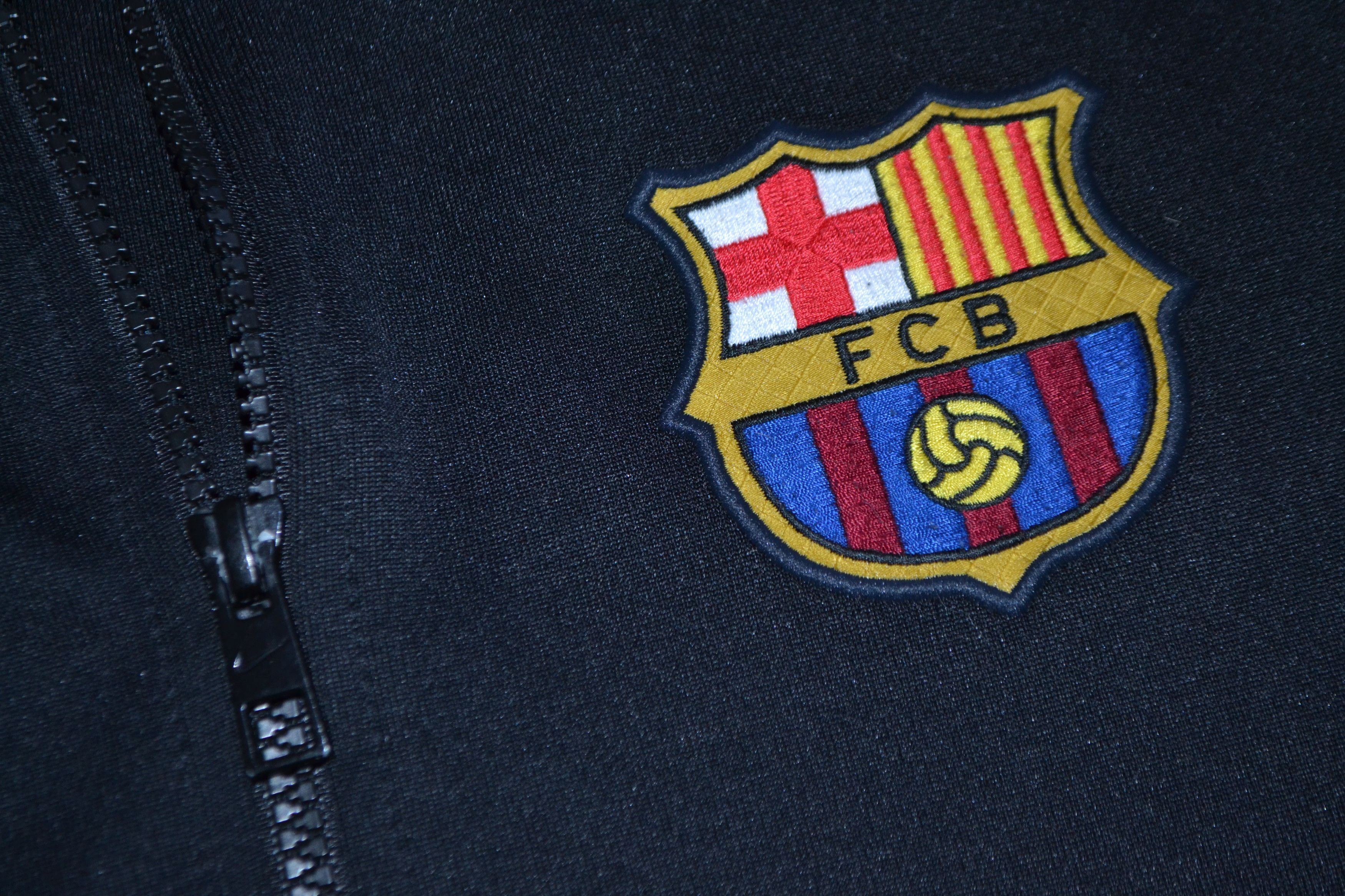 Nike Vintage Barcelona 2013 Nike N98 Track Jacket Pre Match Size US S / EU 44-46 / 1 - 4 Thumbnail