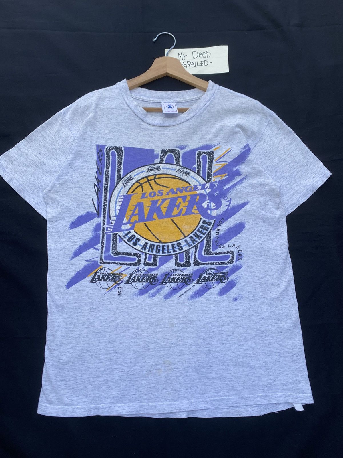 NBA Rare Vintage 90s L.A Lakers NBA Magic Johnson Tshirt Size US L / EU 52-54 / 3 - 4 Thumbnail