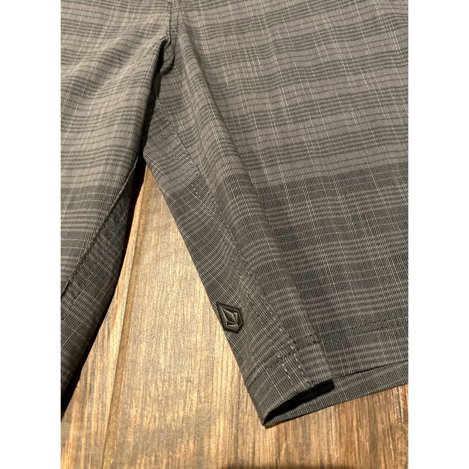 Volcom NWT Volcom Board Shorts Mens 30" Waist Surf & Turf 4-way Stretch Hybrid Swim/Surf Gray 95% Polyester/5% Spandex Regular Mens Bottoms Size US 30 / EU 46 - 4 Thumbnail