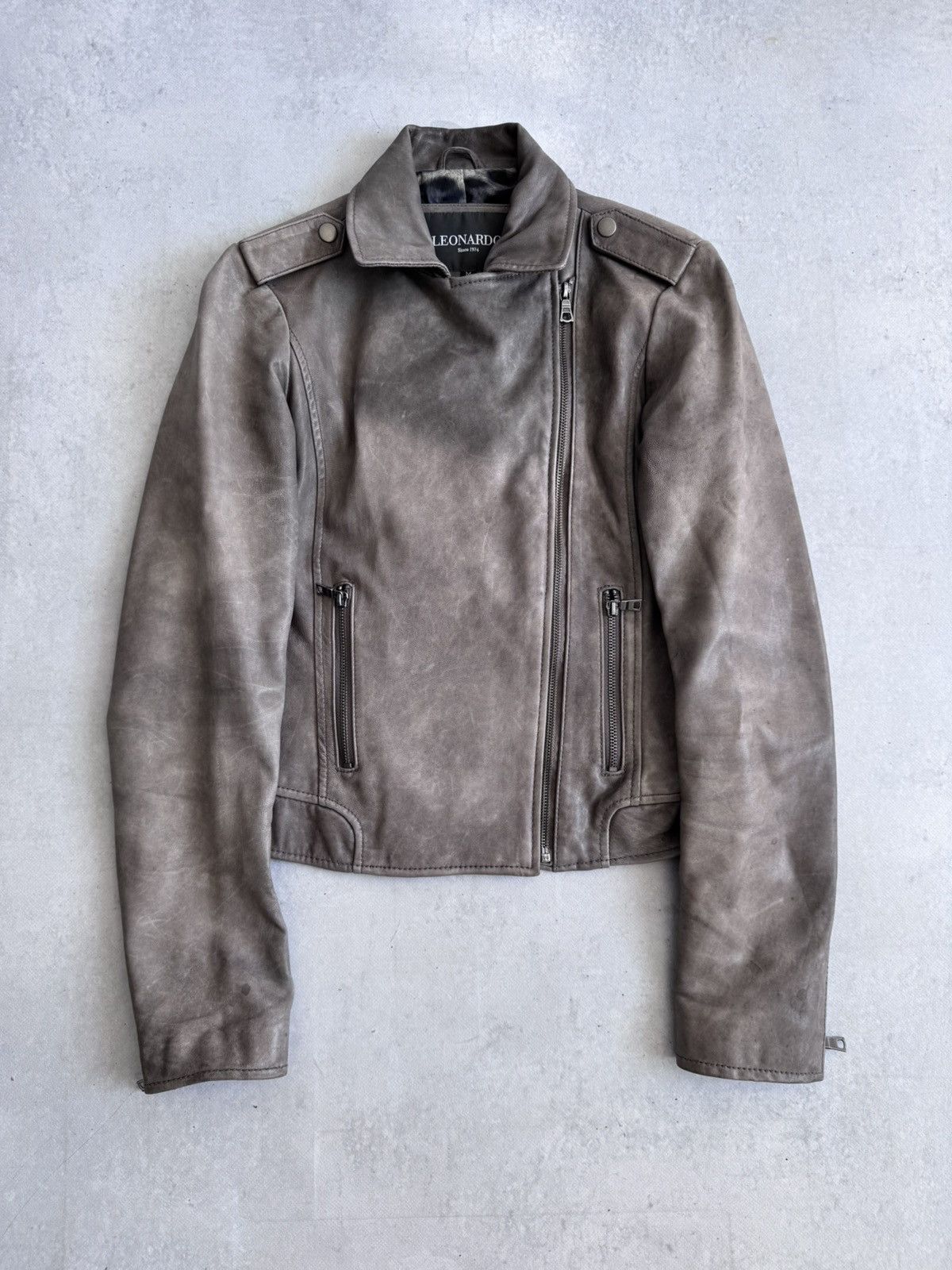 Other Vintage Leonardo Women’s Leather Biker Jacket Italy Designer Size M / US 6-8 / IT 42-44 - 2 Thumbnail
