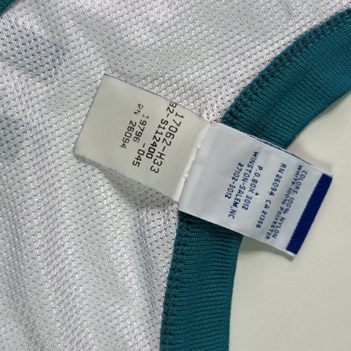 Champion × NBA × Vintage Detroit Pistons #33 Grant Hill Vintage Champion 1997 Jersey Size US XL / EU 56 / 4 - 10 Thumbnail