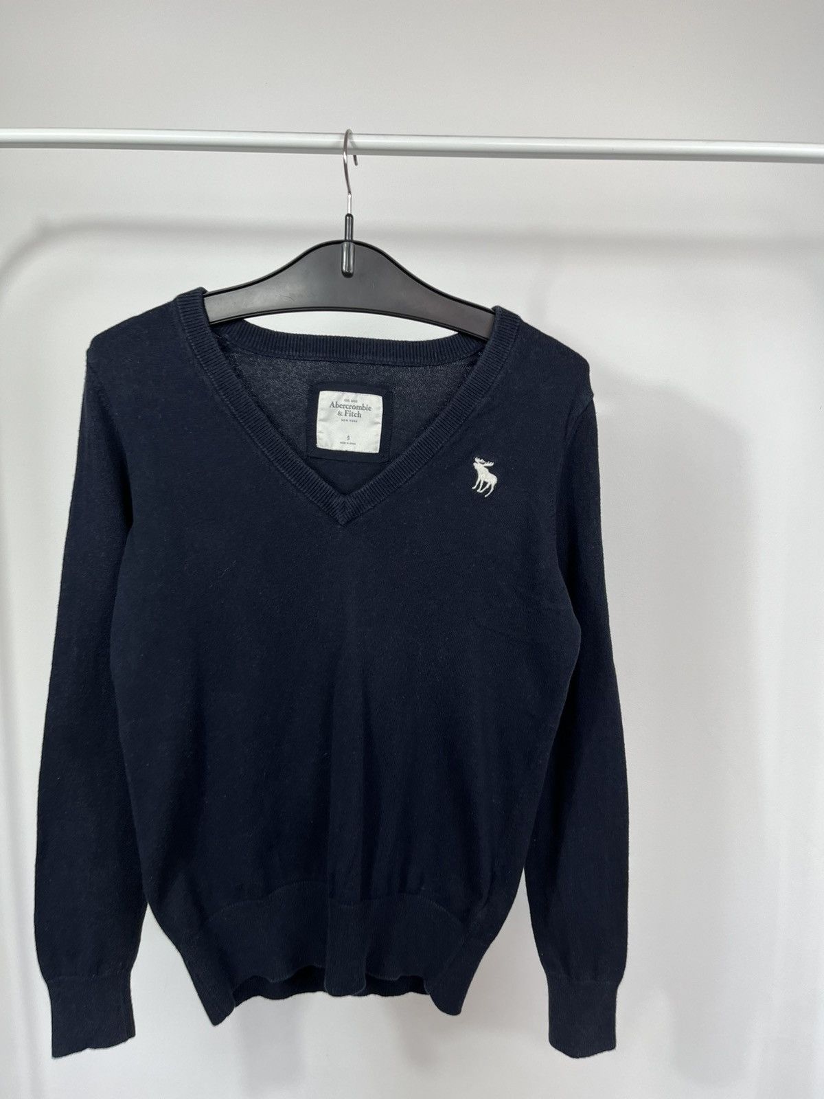 Abercrombie & Fitch Abercrombie Fitch Navy V Neck Knit Sweater Moose Logo Size S Size US S / EU 44-46 / 1 - 2 Thumbnail