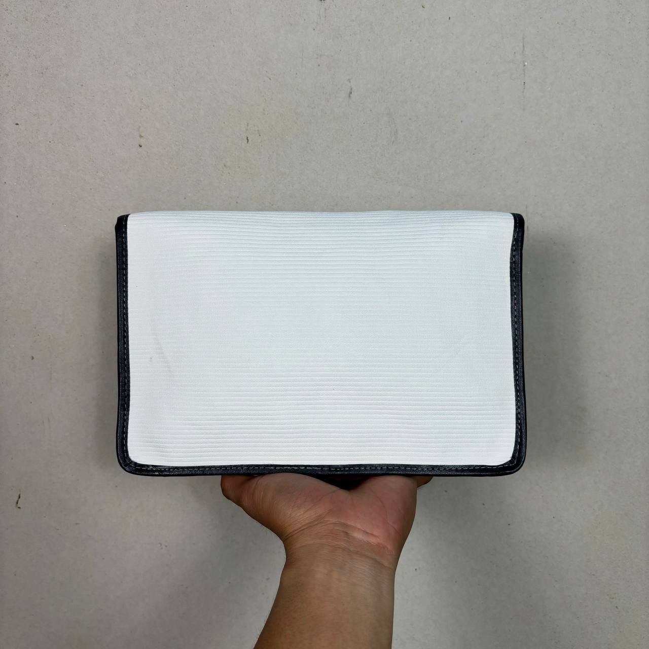 Givenchy Pochette Givenchy White Clutch Bag Size ONE SIZE - 4 Thumbnail