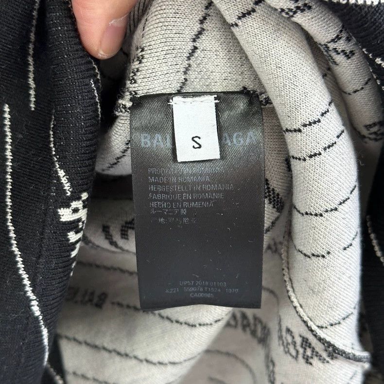 Balenciaga Balenciaga Full Print Bulletproof Sweater Size US S / EU 44-46 / 1 - 4 Thumbnail
