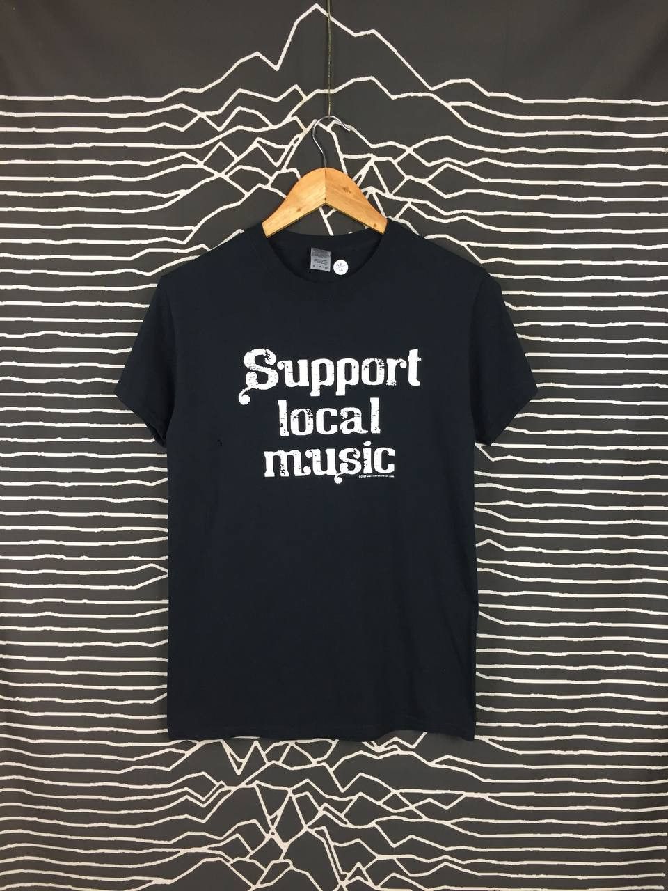 Gildan × Vintage Support Local Music Statement Quote Wording Tee Size US S / EU 44-46 / 1 - 1 Thumbnail