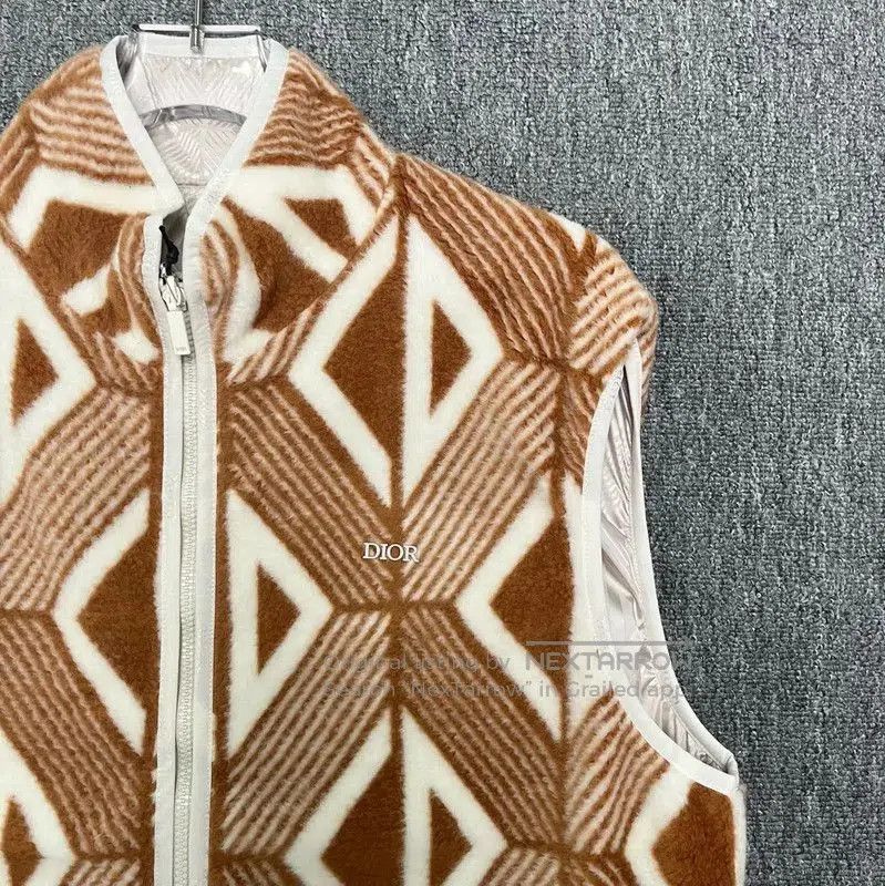 Dior Dior Brown Wool Vest with Geometric Pattern . Size US L / EU 52-54 / 3 - 3 Thumbnail
