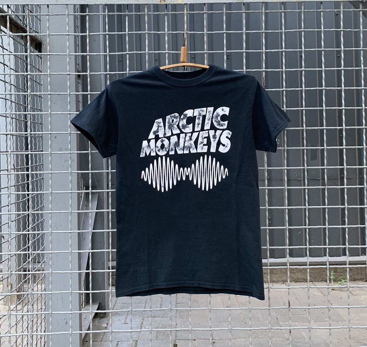 Band Tees Vintage Arctic Monkeys Graphic Tee Band Tour Shirt Size US S / EU 44-46 / 1 - 1 Thumbnail