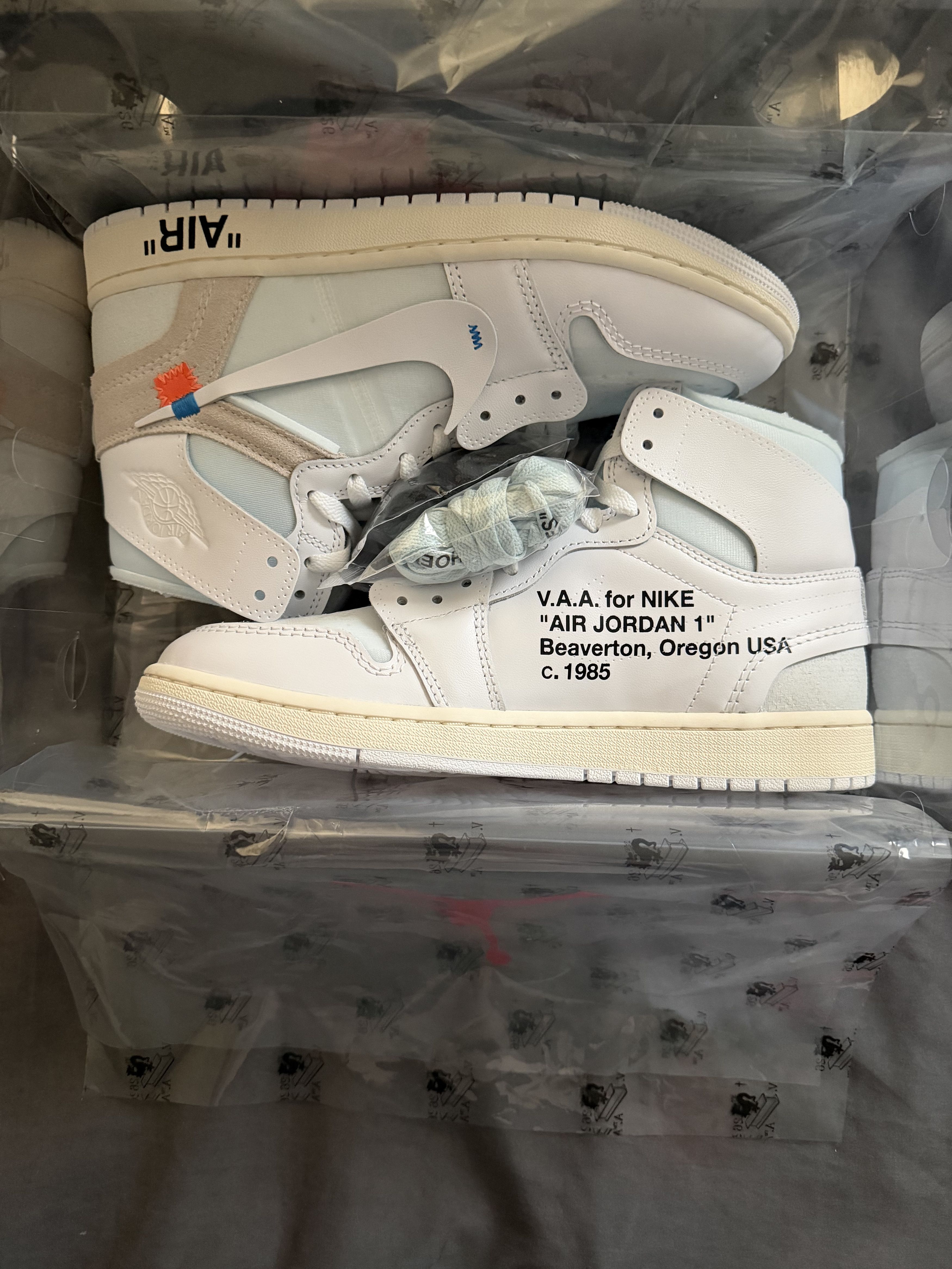 Jordan Brand × Off-White Air Jordan 1 High OG x V.A.A Size US 9 / EU 42 - 1 Thumbnail