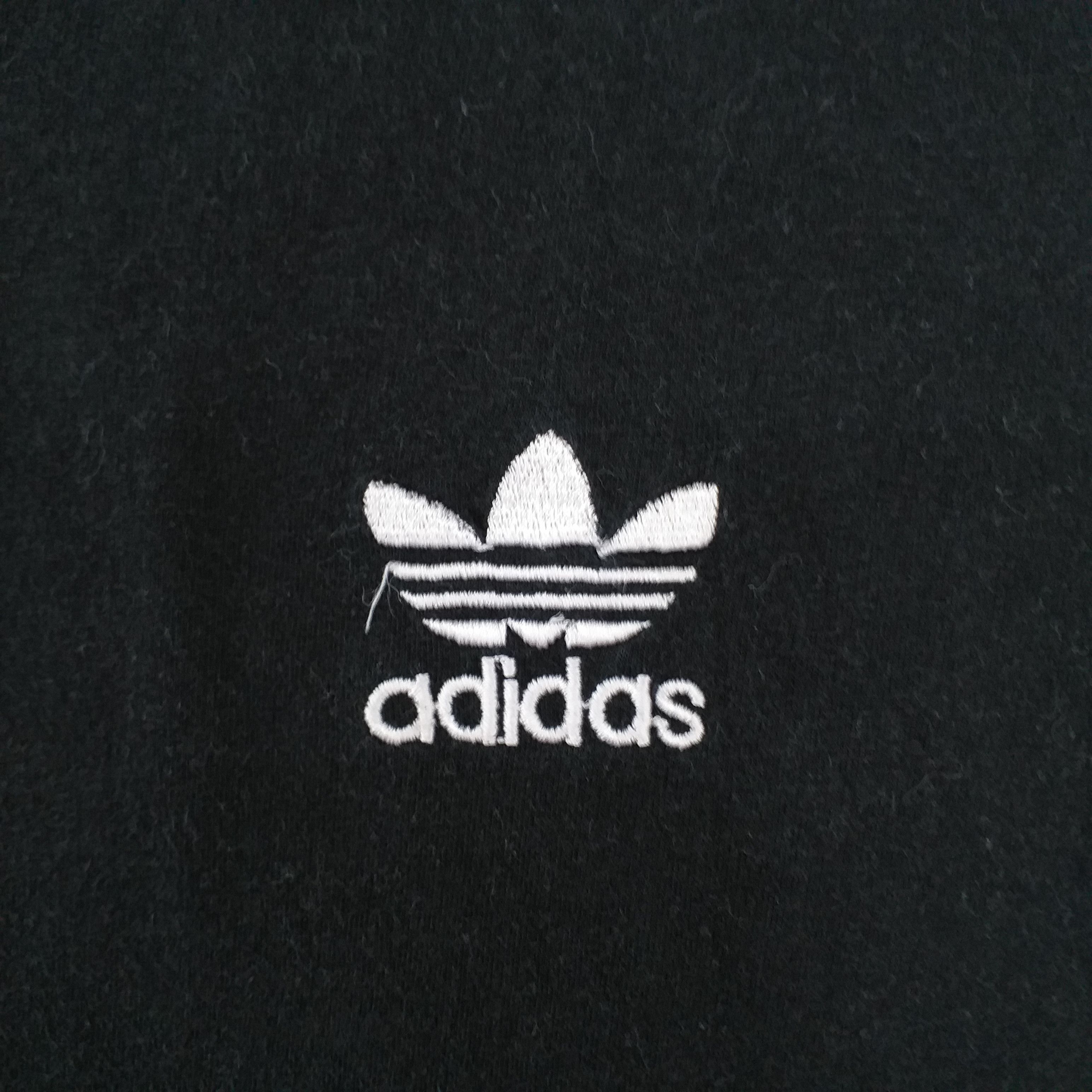 Adidas Vintage Adidas Small Logo Embroided Tshirt - E096 Size US L / EU 52-54 / 3 - 4 Thumbnail
