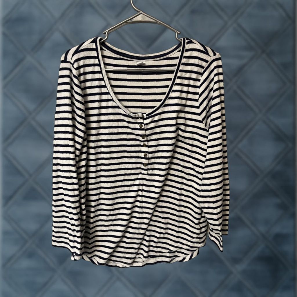 Old Navy Old Navy Henley Long Sleeve 2XL 100% Cotton White Blue Striped Women Shirt Size XXL / US 16-18 / IT 52-54 - 1 Thumbnail