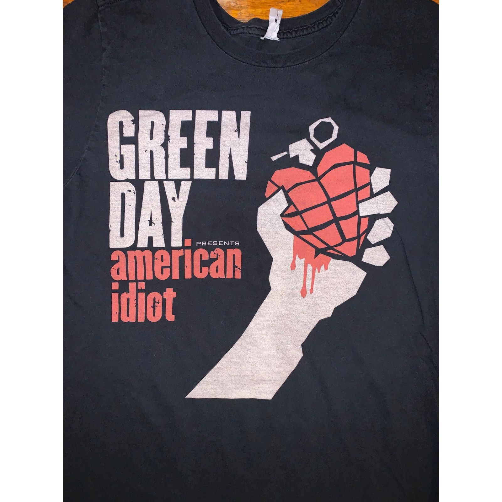 Band Tees Green Day American Idiot T Shirt Medium Women’s Black Punk Size M / US 6-8 / IT 42-44 - 2 Thumbnail