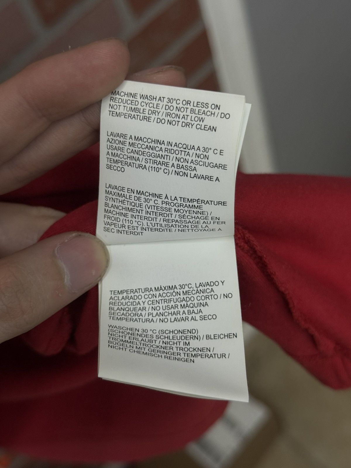 Off-White Off White Tee Shirt Size Large Red Pre Owned Dry Cleaned Size US L / EU 52-54 / 3 - 14 Thumbnail