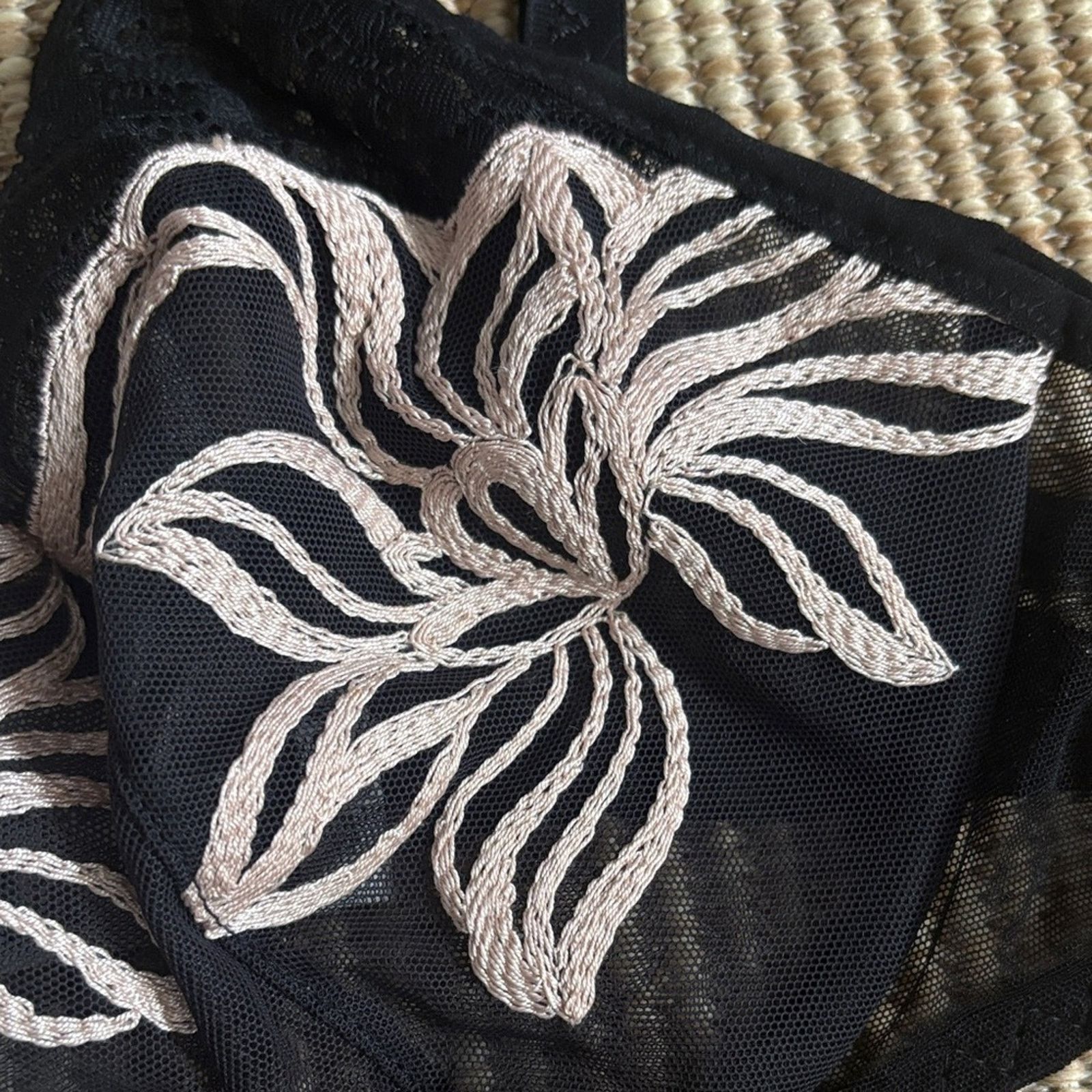La Perla NWT Malizia by La Perla Black Pink Embroidered Lace Bra 36C Size ONE SIZE - 4 Thumbnail