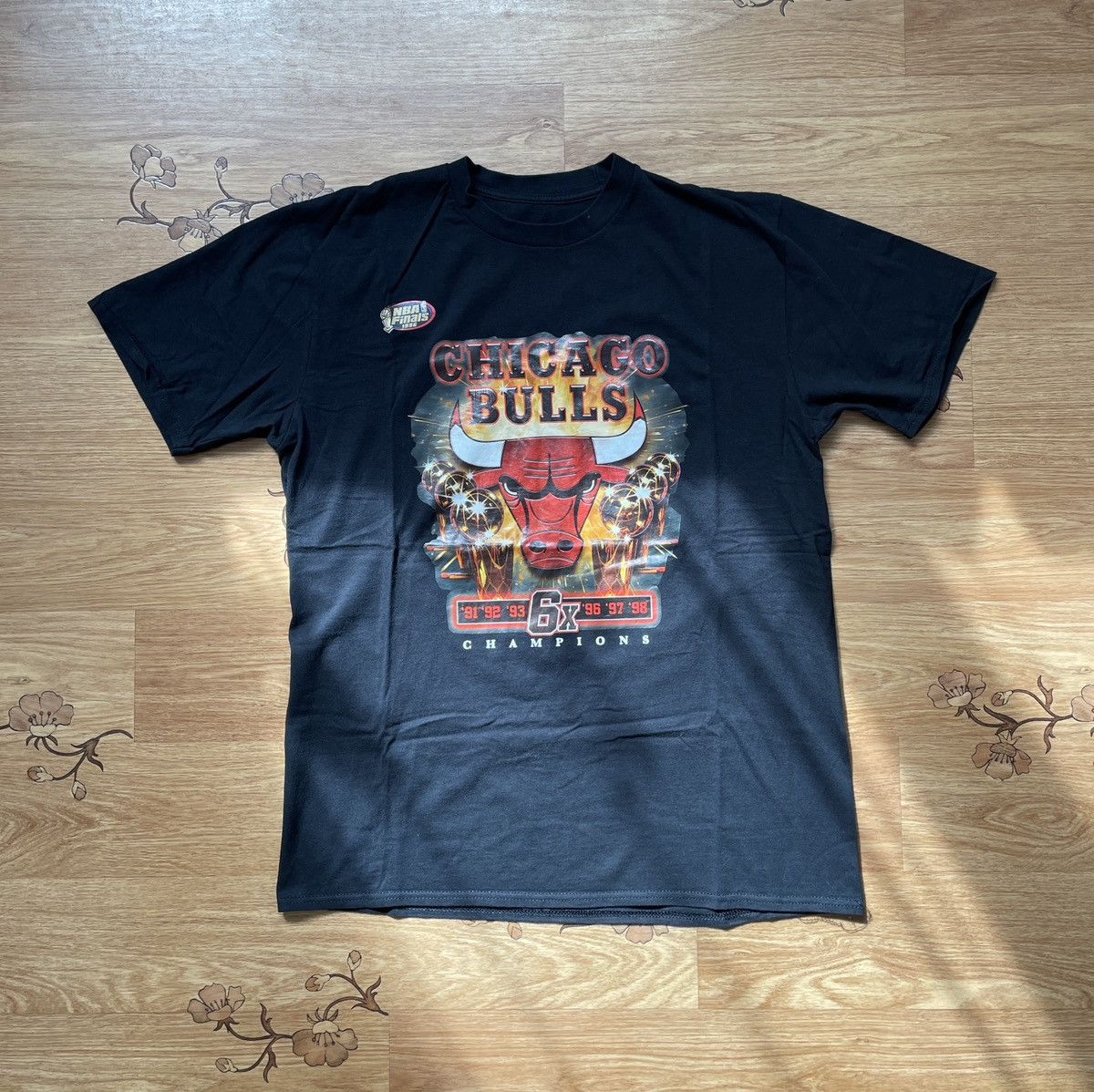 Mitchell & Ness Mitchell&Ness Nostalgia Chicago Bulls 6X Champions T Shirt Size US L / EU 52-54 / 3 - 1 Thumbnail