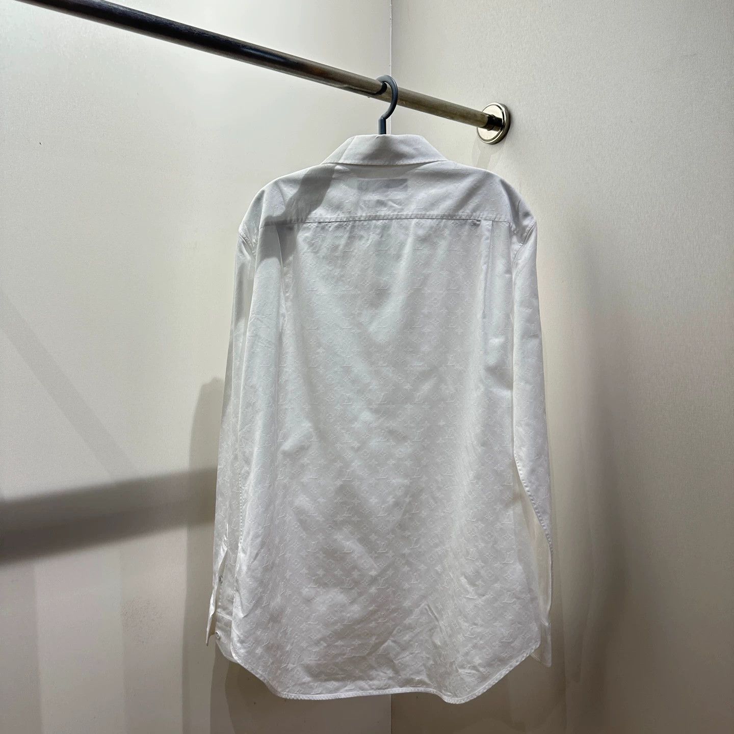 Louis Vuitton LV feb290 All Over Logo Long Sleeve Shirt 41/16 Size US XS / EU 42 / 0 - 2 Thumbnail