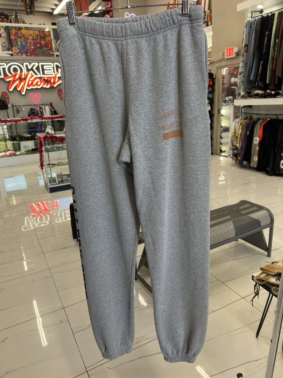 Gallery Dept. Gallery Dept GD PROPERTY OF SWEATPANTS Size US 30 / EU 46 - 1 Thumbnail