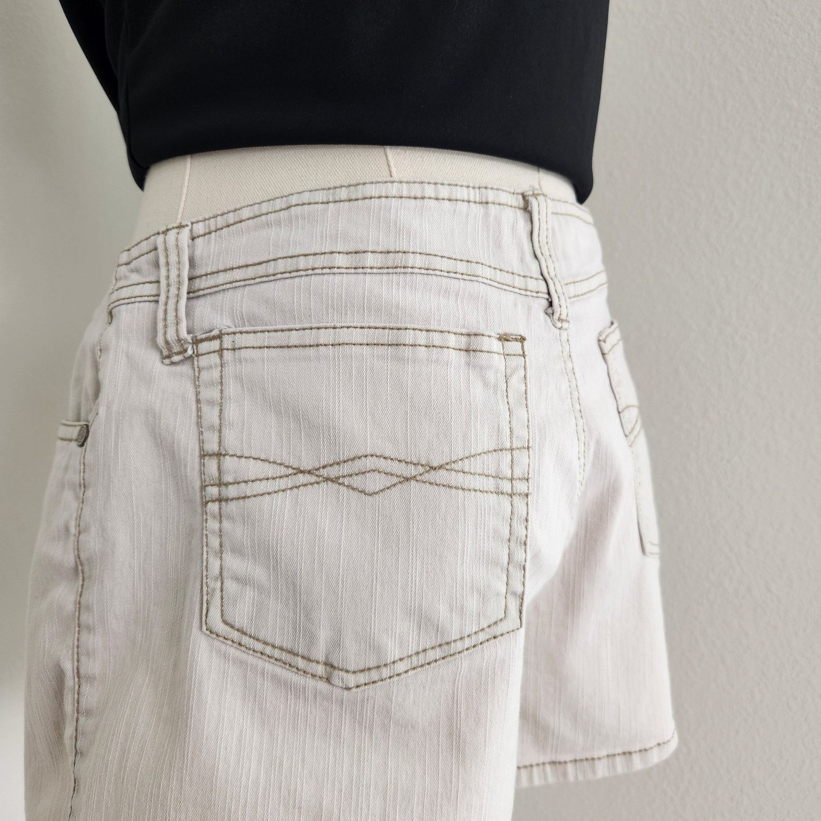 Vintage Vintage Y2K No Boundaries Khaki Low Rise Shorts 4 Size 27" / US 4 / IT 40 - 7 Thumbnail
