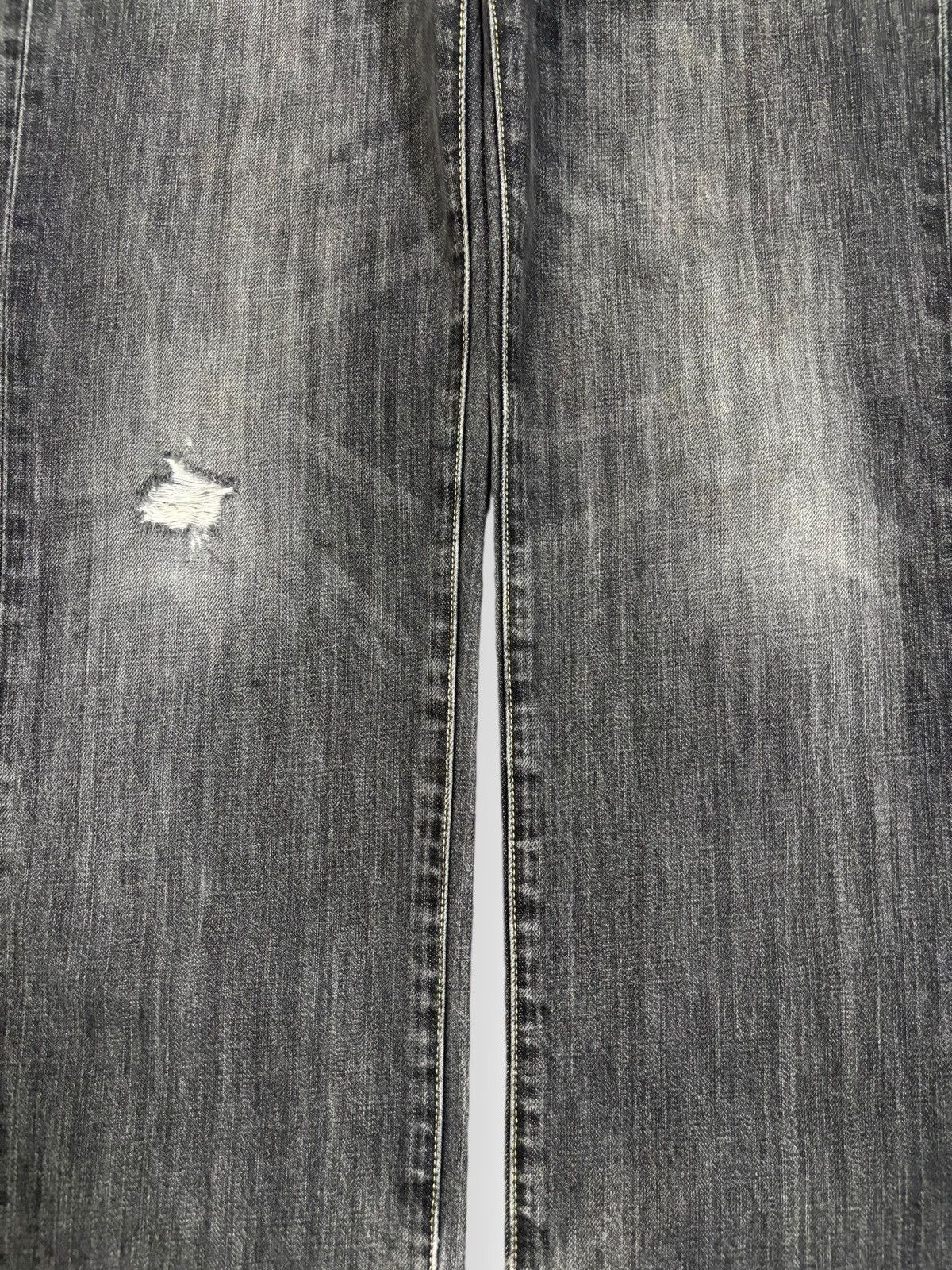 Undercover × Uniqlo Vintage Japanese Brand Uniqlo Faded Washed Distressed Jeans Size US 32 / EU 48 - 4 Thumbnail