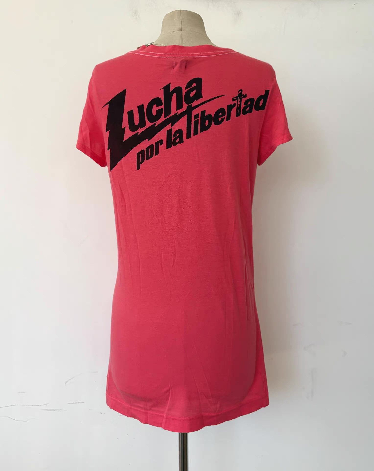 Le Grande Bleu (L.G.B.) LGB Women's Red Mask Decorative T-shirt Ｑ21 Size M / US 6-8 / IT 42-44 - 2 Thumbnail