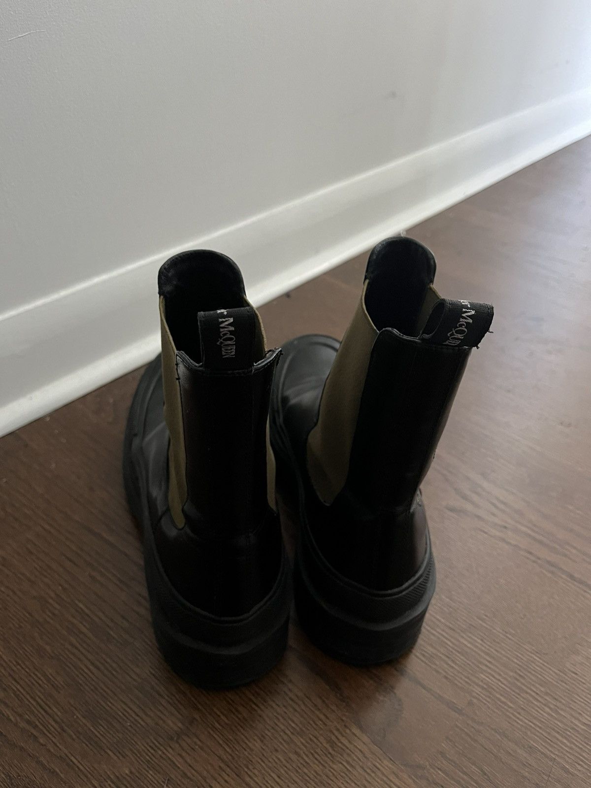 Alexander McQueen GENTLY USED Mcqueen Slip-On Chelsea Boots Size US 9 / EU 42 - 5 Thumbnail