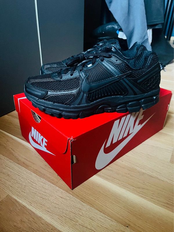 Nike Nike vomero 5 Size US 9 / EU 42 - 1 Thumbnail
