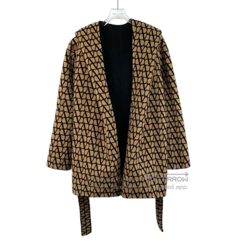 Valentino Valentino The logo is full of printed sheep wool reversibl Size M / US 6-8 / IT 42-44 - 1 Thumbnail