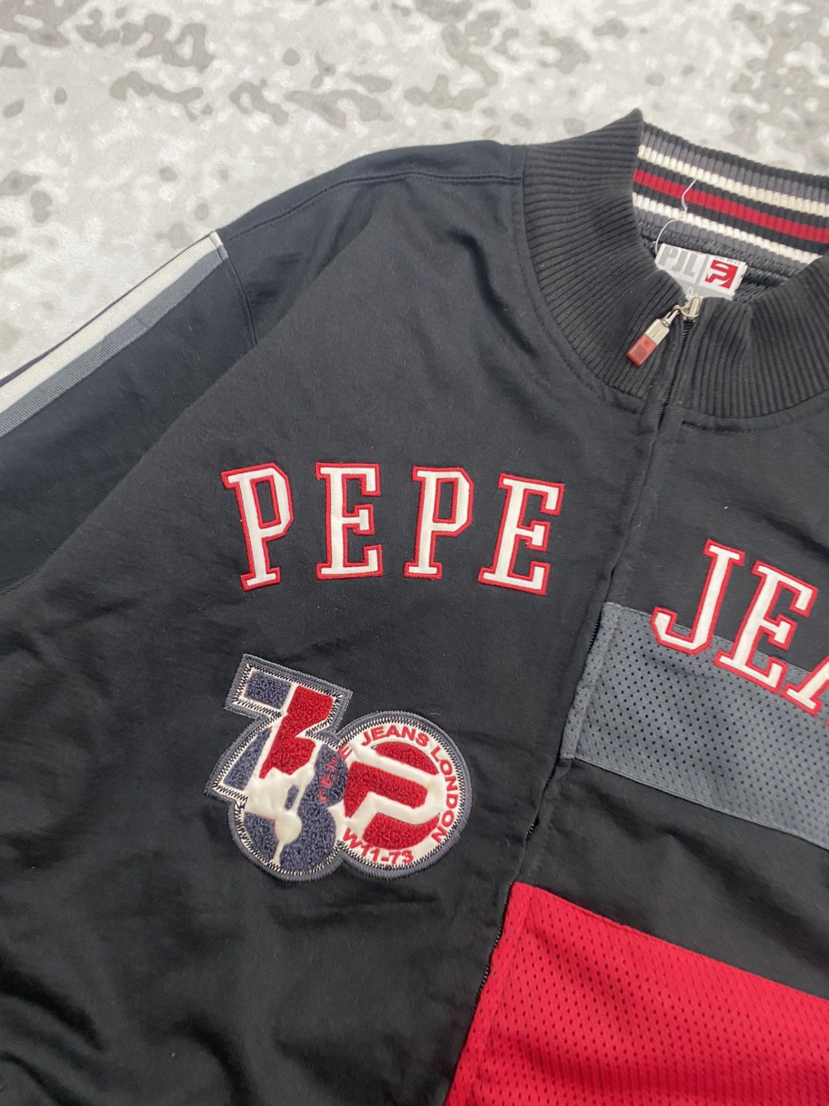 Pepe Jeans 1990s PEPE JEANS VINTAGE SPELLOUT PELLE HIPHOP Size US XL / EU 56 / 4 - 5 Thumbnail