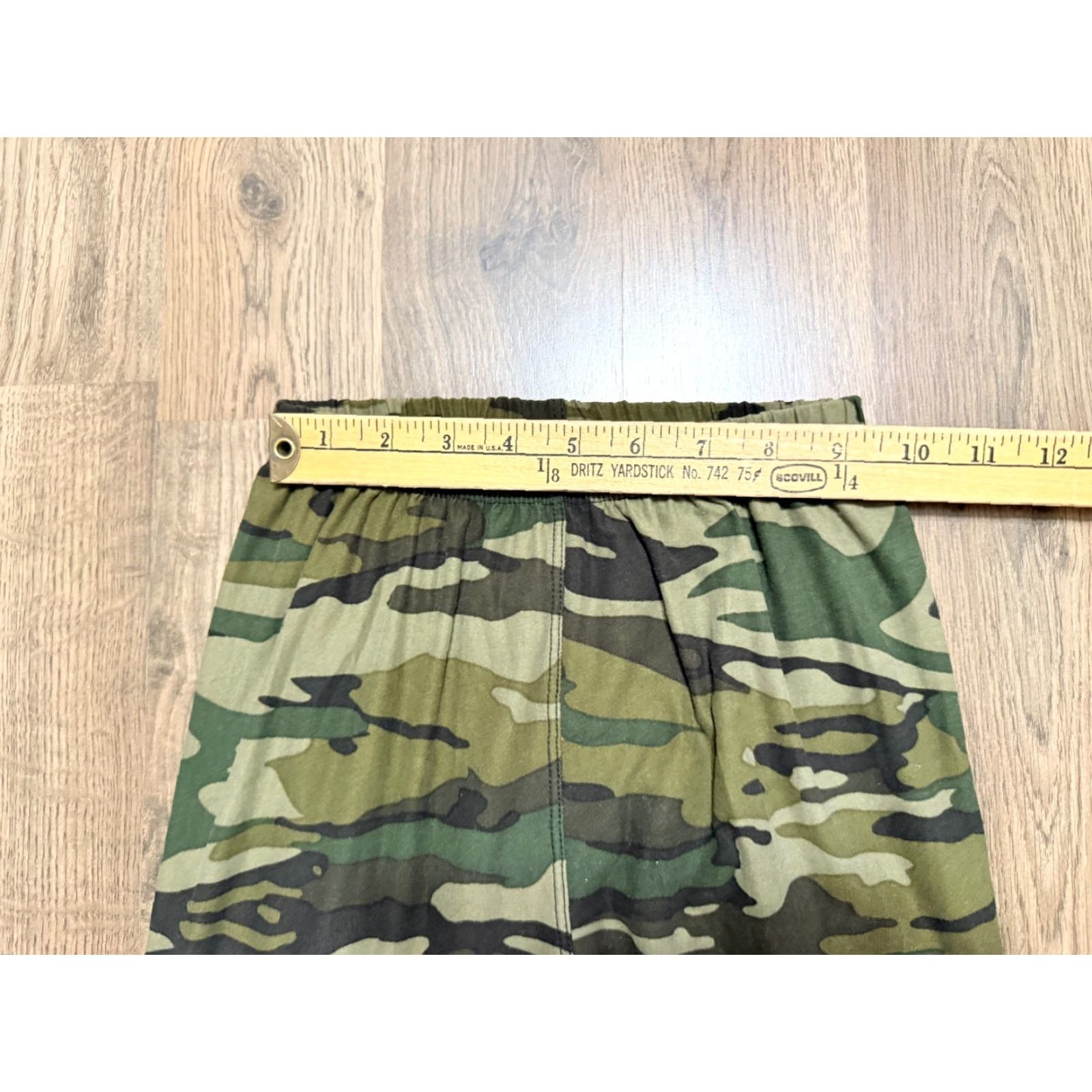 Vintage Always Leggings, Green Brown Camouflage Pull On, Girls One Size User: Always Leggings, Green Brown Camouflage Pull On, Girls One Size Size 42" / US 20 - 6 Thumbnail